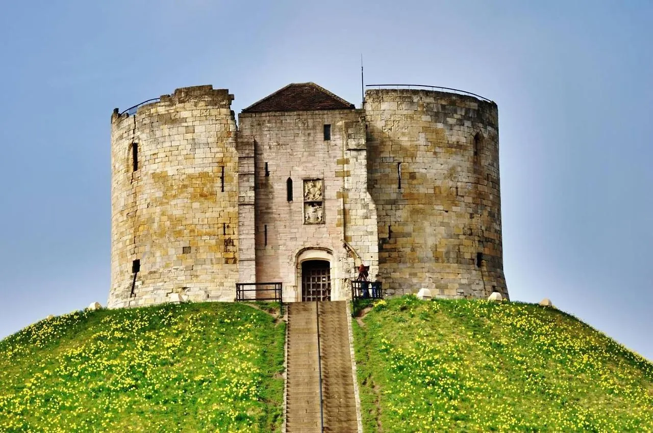Shambles Suites In The Centre Of York, Sleeps 16