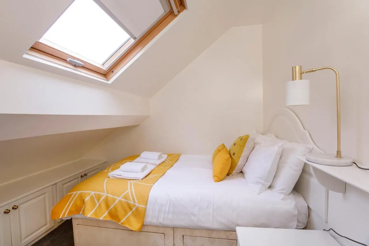 Shambles Suites In The Centre Of York, Sleeps 16 York