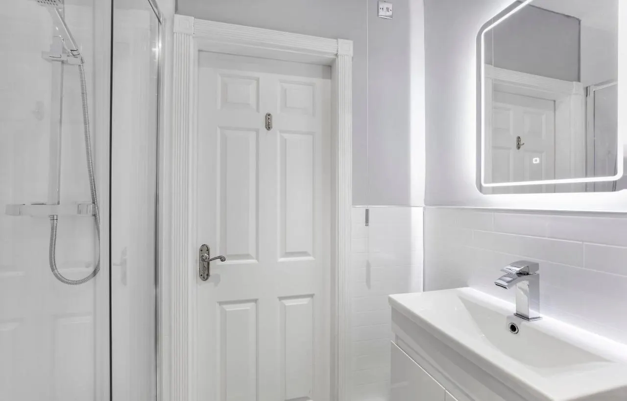 Shambles Suites In The Centre Of York, Sleeps 16 0*, York United Kingdom