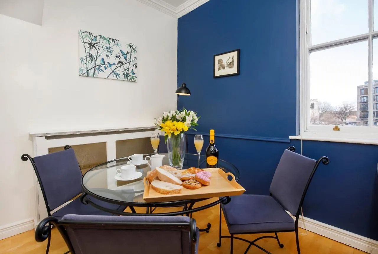 Apartment Shambles Suites In The Centre Of York, Sleeps 16