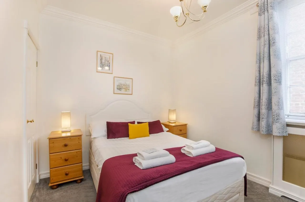 Apartment Shambles Suites In The Centre Of York, Sleeps 16