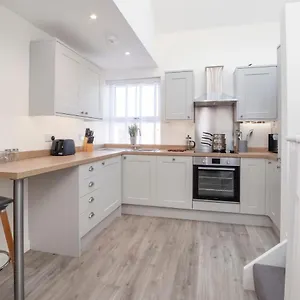 Apartment Livingstone Street With Free Parking, York